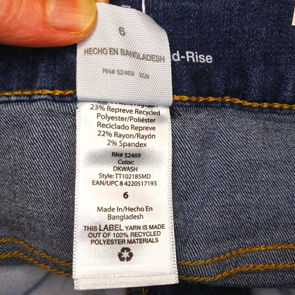 Time And Tru Mid Rise, Dark Wash Distressed Frayed Hem 10"Inseam Jean Shorts - Picture 7 of 9